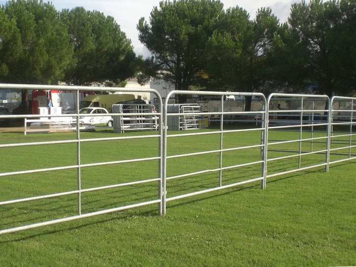 Inchiriere Fence