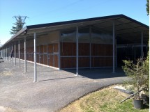 all'inglese con porticato